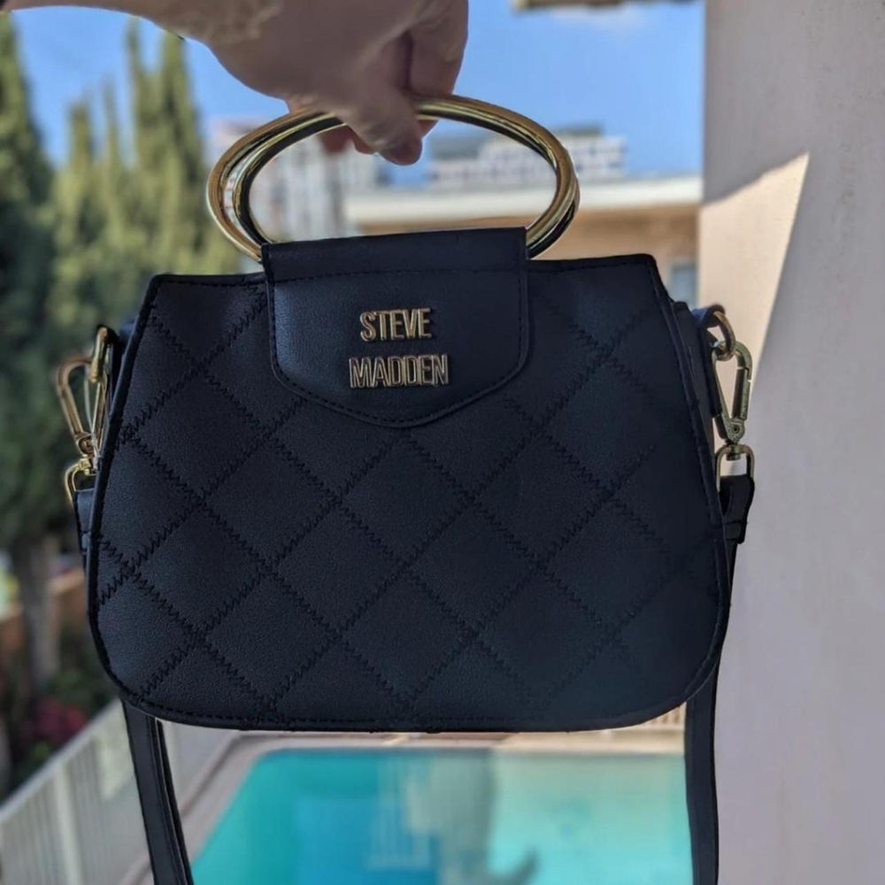 Crossbody Bira Steve Madden purse with cute gold accents and quilted leather loo